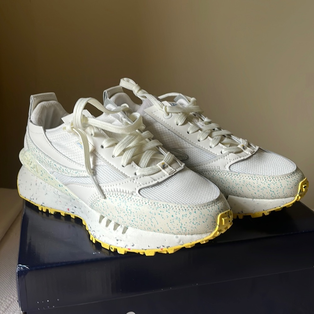 Fila tennis shoes